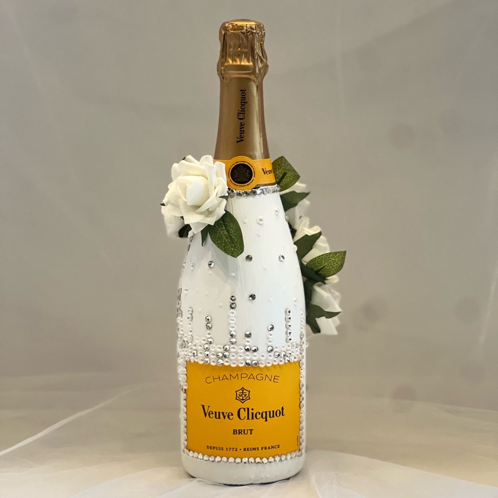 Exquisite floral-adorned design Gift - Personalizing options